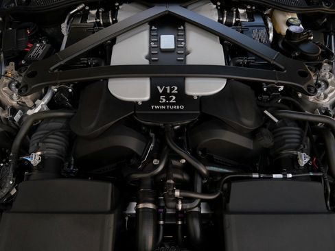 Used 2023 Aston Martin V12 Vantage Roadster image 27