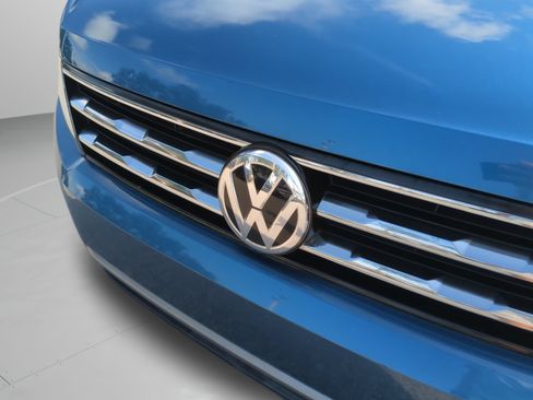 Used 2018 Volkswagen Tiguan SEL FWD image 30