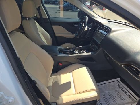 Used 2020 Jaguar F-PACE Premium image 22