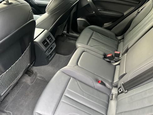 Used 2023 Audi Q5 e Premium Plus w/ Premium Plus Package image 4