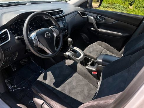 Used 2015 Nissan Rogue S w/ S Family Package FWD image 10