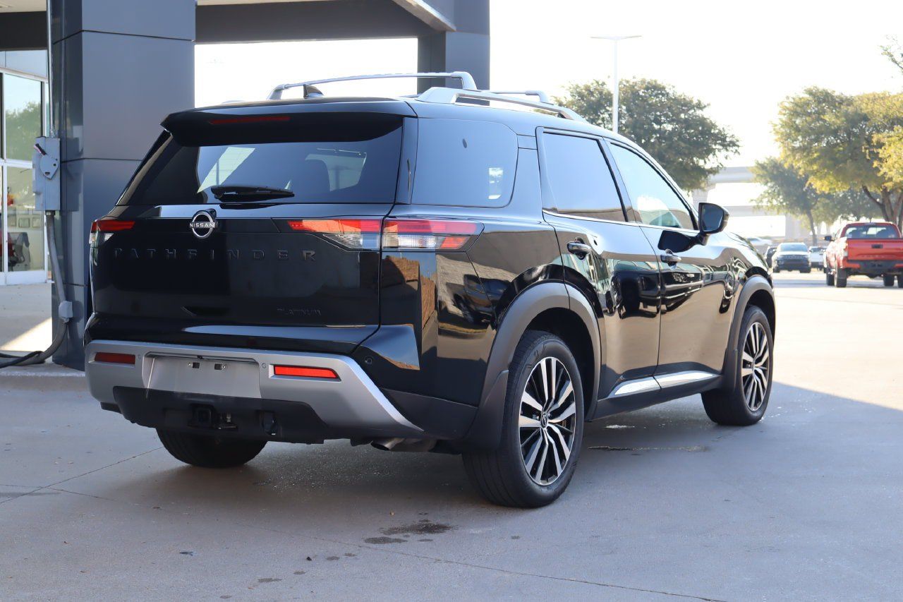 Used 2025 Nissan Pathfinder Platinum w/ Black Appearance Package FWD image 3