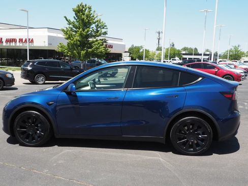 Used 2024 Tesla Model Y Long Range AWD/4WD image 4