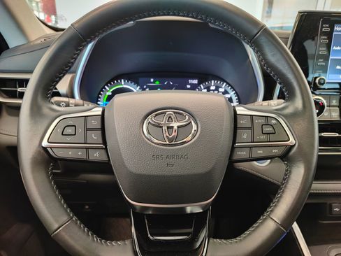 Used 2021 Toyota Highlander XLE image 18