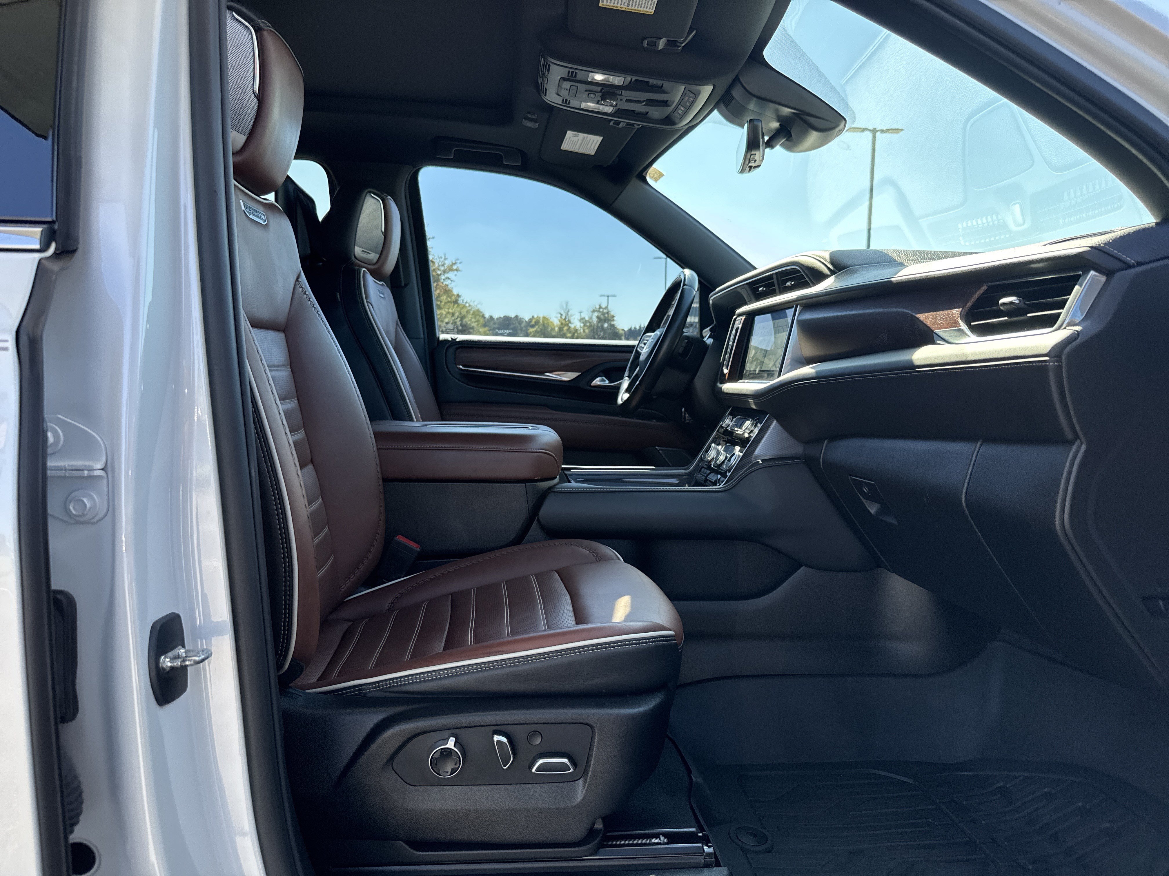 Used 2023 GMC Yukon XL Denali Ultimate w/ LPO, Floor Liner Package AWD/4WD image 40