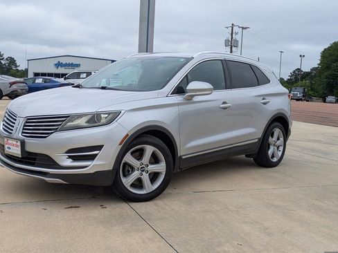 Used 2015 Lincoln MKC FWD image 1