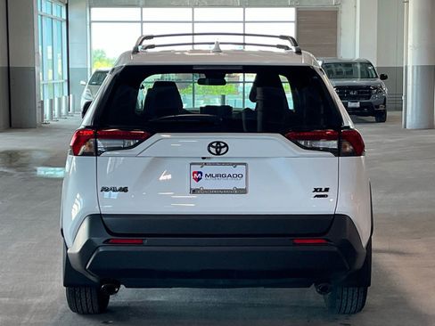 Used 2025 Toyota RAV4 XLE AWD/4WD image 9