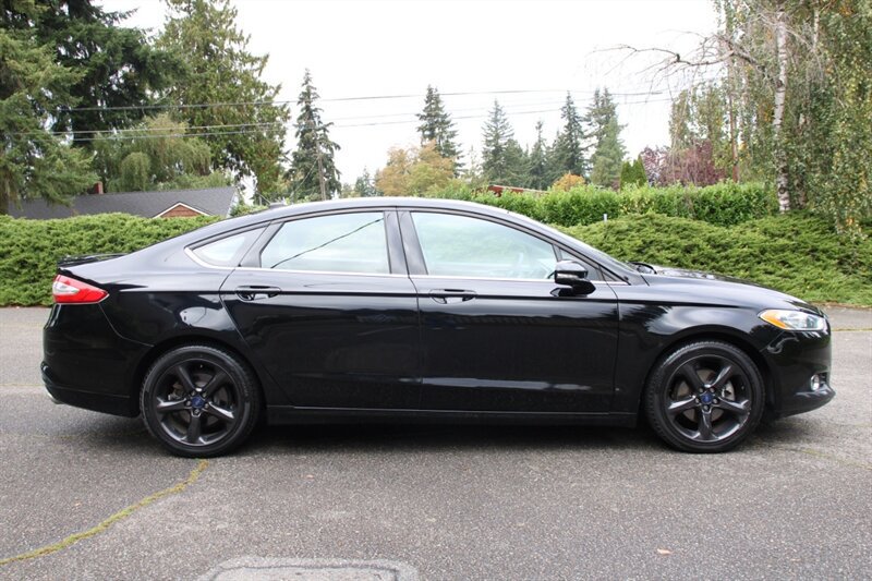 Used 2016 Ford Fusion SE w/ Equipment Group 201A FWD image 12