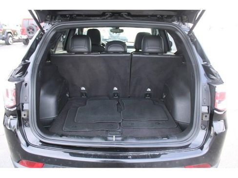 Used 2024 Jeep Compass Latitude image 6