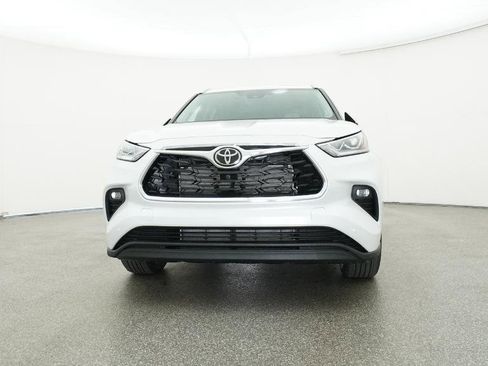 New 2026 Toyota Highlander Limited image 8