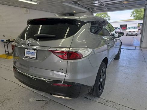 Used 2023 Buick Enclave Essence AWD/4WD image 5