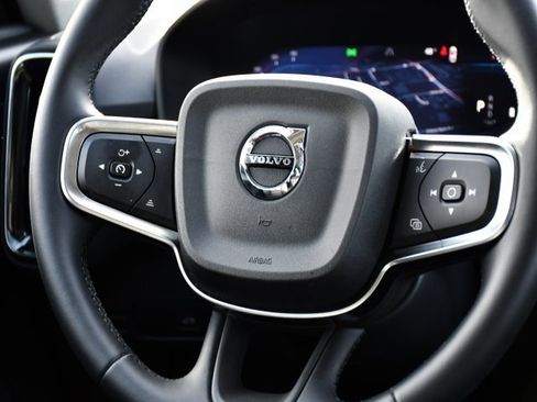 Certified 2025 Volvo XC40 B5 Plus image 20