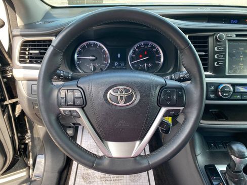 Used 2016 Toyota Highlander Plus AWD/4WD image 13
