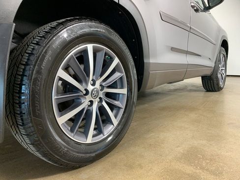 Used 2017 Toyota Highlander XLE w/ Protection Package #3 image 9