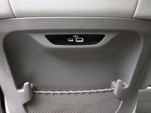 Used 2021 Chrysler Pacifica Touring-L image 42