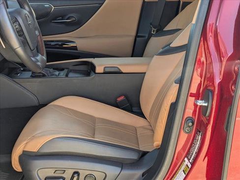 Used 2023 Lexus ES 300h Ultra Luxury w/ Accessory Package (Z2) FWD image 18