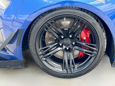 Used 2019 Chevrolet Camaro ZL1 RWD image 31