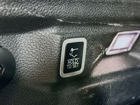 Used 2024 Jeep Grand Cherokee L Limited w/ Luxury Tech Group II image 32