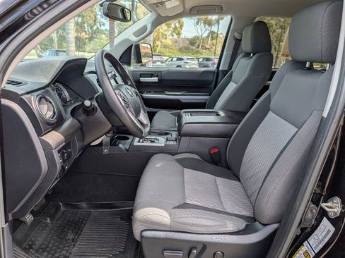 Used 2017 Toyota Tundra SR5 w/ SR5 Upgrade Package AWD/4WD image 2