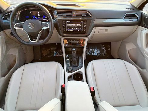 Used 2022 Volkswagen Tiguan SE image 14