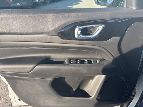 New 2026 Jeep Compass Latitude image 19