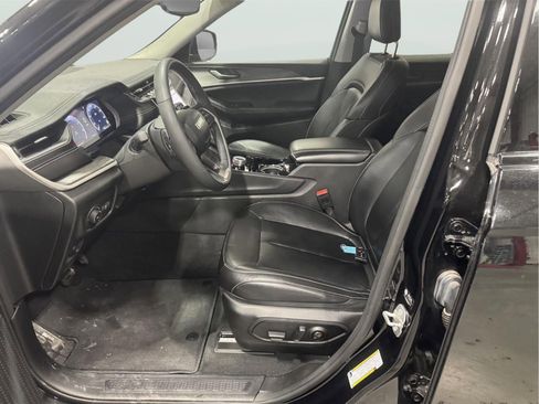 Used 2023 Jeep Grand Cherokee Limited image 9