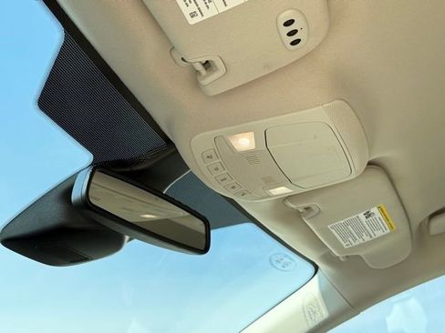 Used 2024 Ford Edge Titanium image 24