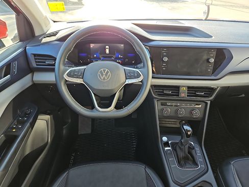 Certified 2022 Volkswagen Taos SE w/ Panoramic Sunroof Package image 7