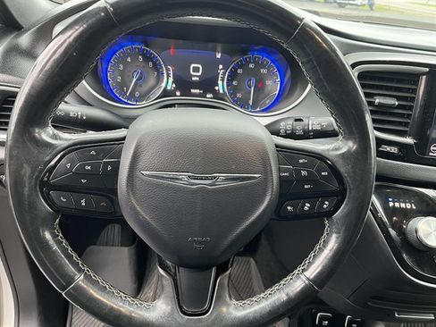 Used 2020 Chrysler Pacifica Touring-L w/ Advanced Safetytec Group FWD image 20