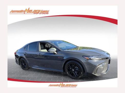 Used 2025 Toyota Camry SE w/ Convenience Package FWD image 1