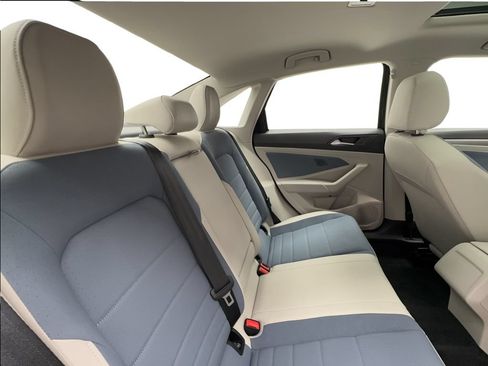 Used 2025 Volkswagen Jetta SE w/ Sunroof Package FWD image 28