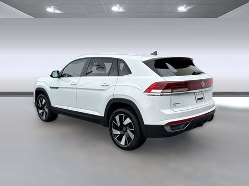 Used 2026 Volkswagen Atlas Cross Sport SE FWD image 3