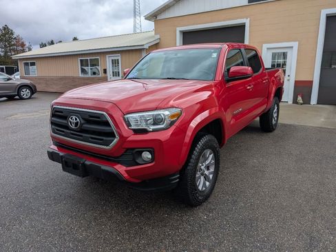 Used 2016 Toyota Tacoma SR5 image 1