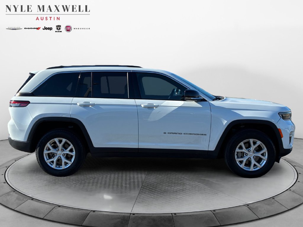 Used 2023 Jeep Grand Cherokee Limited w/ Trailer Tow Prep Group (B) RWD image 17