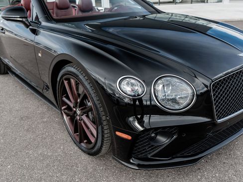 Used 2020 Bentley Continental GT image 18