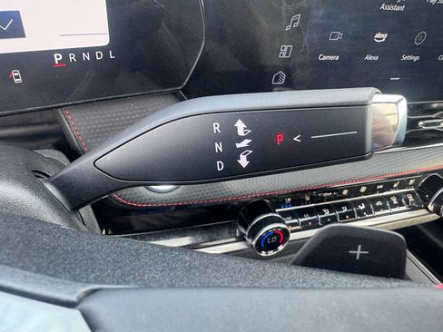 Used 2025 Chevrolet Equinox RS w/ Safety and Technology Package FWD image 25