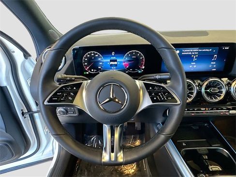 Certified 2025 Mercedes-Benz GLA 250 4MATIC image 11