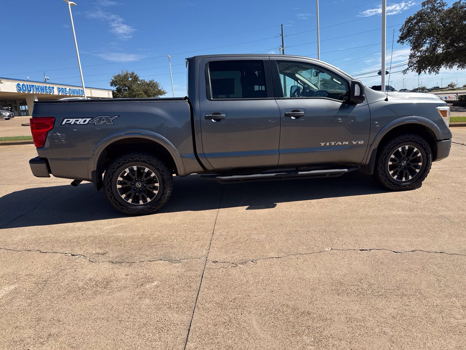 Used 2019 Nissan Titan PRO-4X w/ Pro-4x Convenience Package AWD/4WD image 8