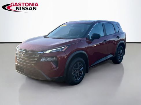 Used 2025 Nissan Rogue S image 3