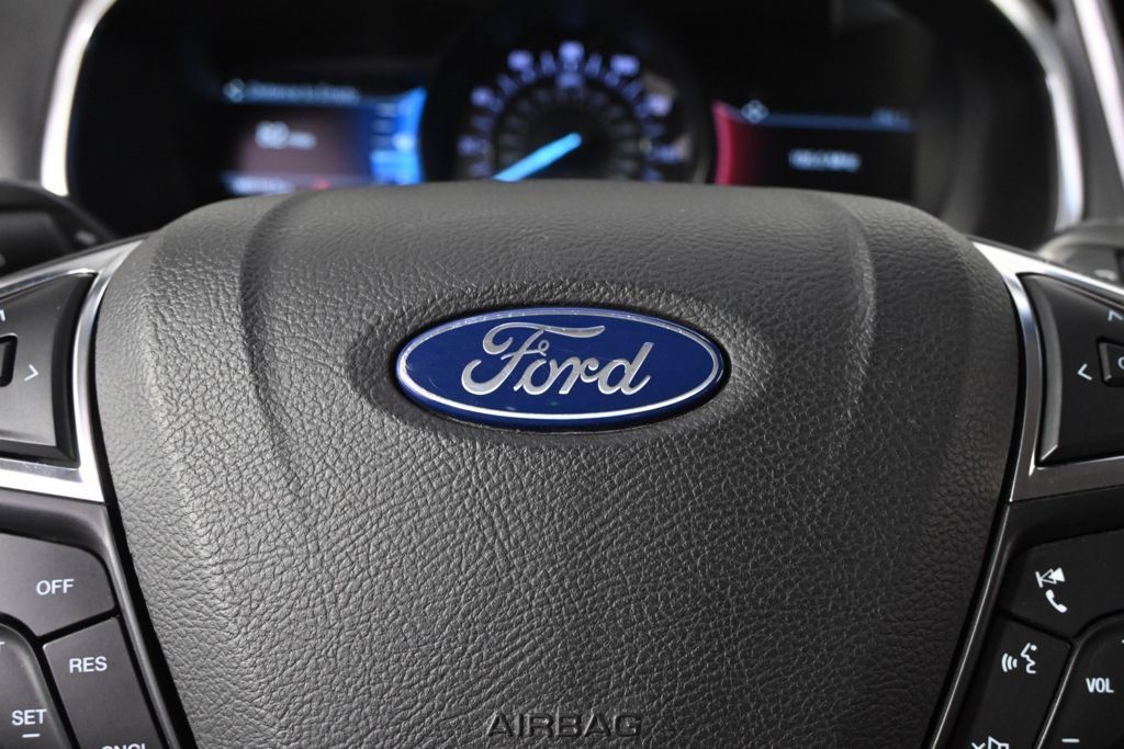 Used 2019 Ford Edge Titanium FWD image 34