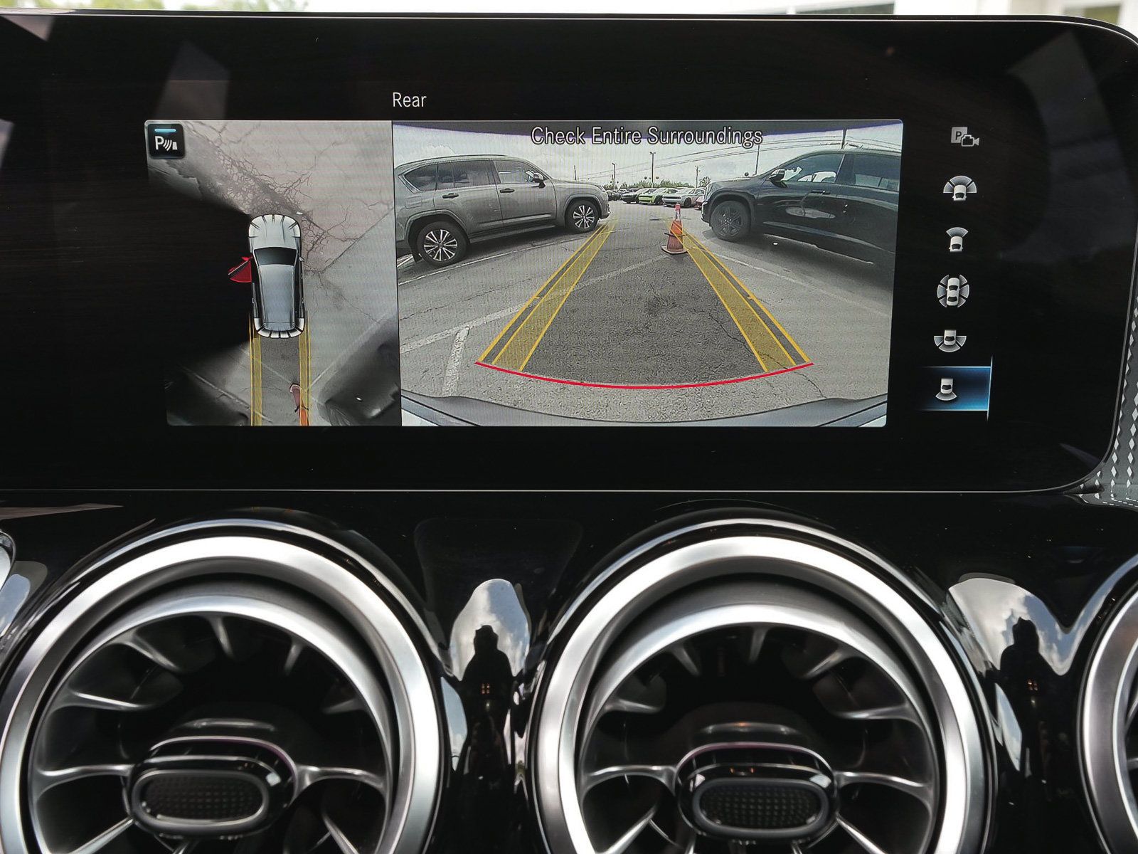 Used 2023 Mercedes-Benz EQB 300 4MATIC w/ Pinnacle Package image 31