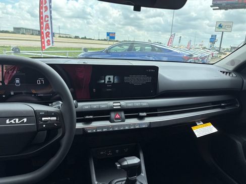 New 2026 Kia K4 FWD image 17