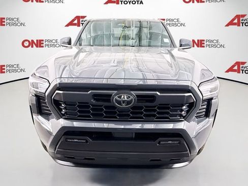 Certified 2025 Toyota Tacoma TRD Off-Road image 2