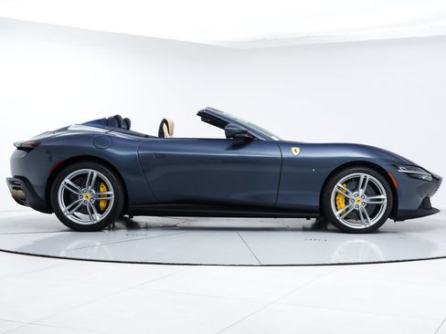 Certified 2025 Ferrari Roma Spider RWD image 9
