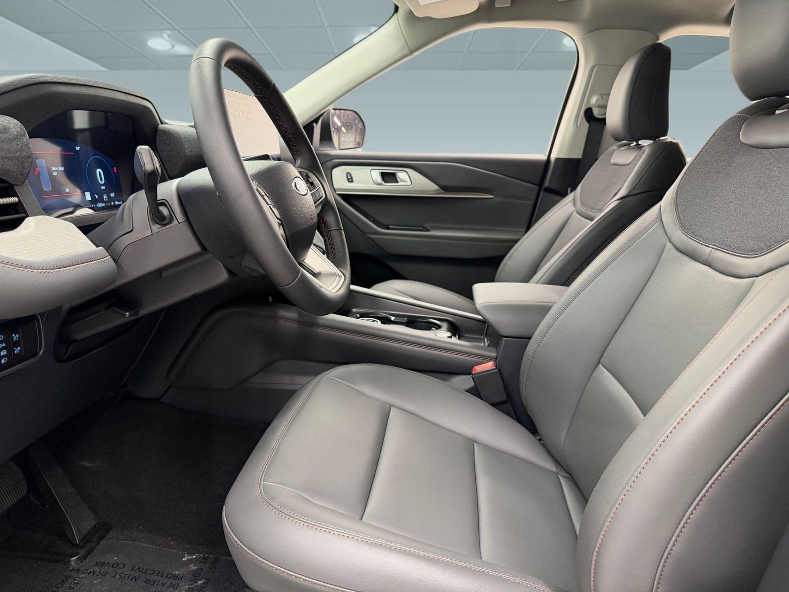 New 2026 Ford Explorer Active w/ Active Comfort Package AWD/4WD image 4