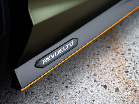 Used 2025 Lamborghini Revuelto AWD/4WD image 16