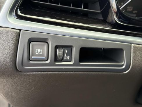 Used 2022 Cadillac XT6 Luxury FWD image 22