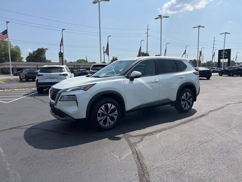 Used 2023 Nissan Rogue SV image 17
