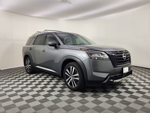 Used 2023 Nissan Pathfinder Platinum AWD/4WD image 6