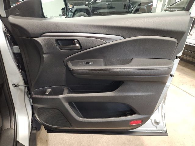 Certified 2025 Honda Ridgeline Sport image 31